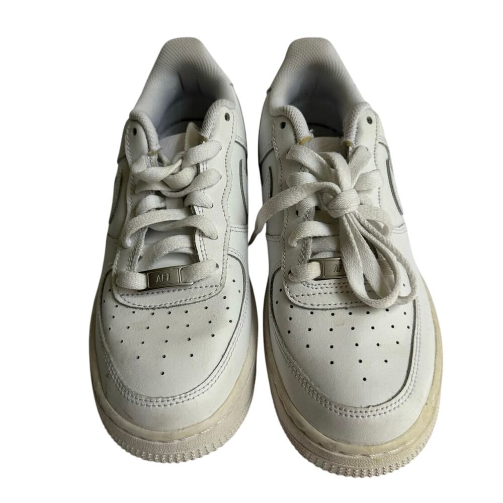 Nike Size 6Y Air Force 1 Low Top Sneakers Womens 7.5 Mens 6 Triple White Retro - Picture 4 of 13